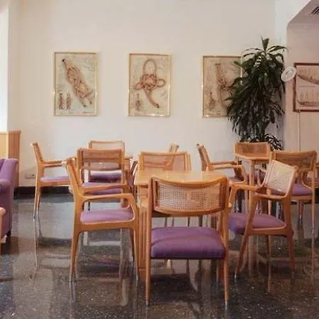 Tanit Hotel 3*