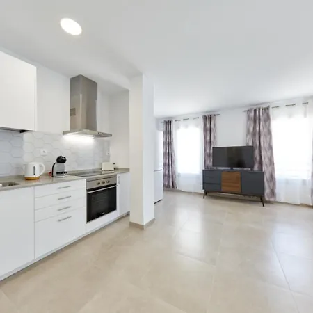 Sonrisa Deluxe Apartments, Levante *