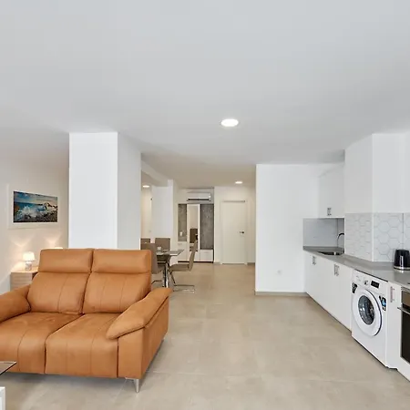 Sonrisa Deluxe Apartments, Levante *