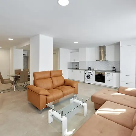 Sonrisa Deluxe Apartments, Levante
