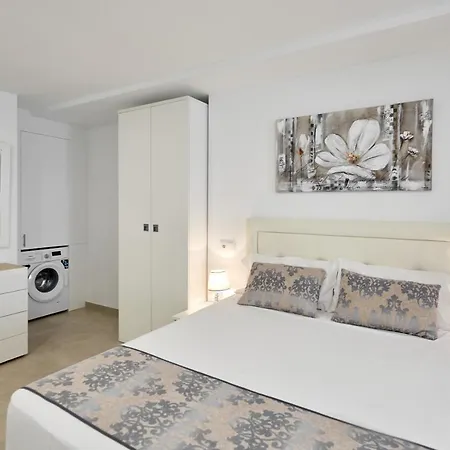 Sonrisa Deluxe Apartments, Levante *