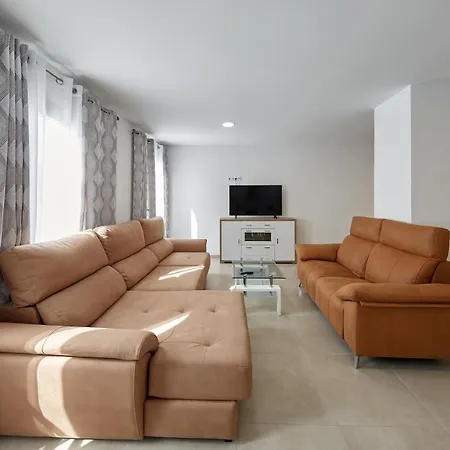Sonrisa Deluxe Apartments, Levante *