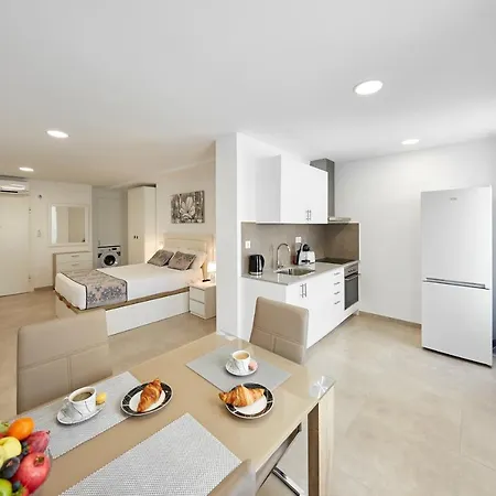 Sonrisa Deluxe Apartments, Levante