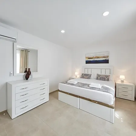 Sonrisa Deluxe Apartments, Levante *