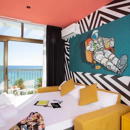Hotel Casual Pop Art 3*