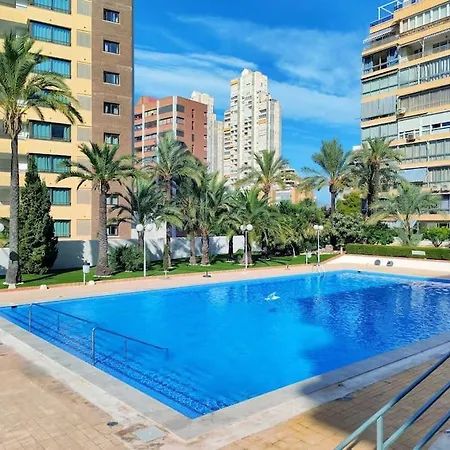Bermudas Con Piscina Y Garaje En Apartment Benidorm