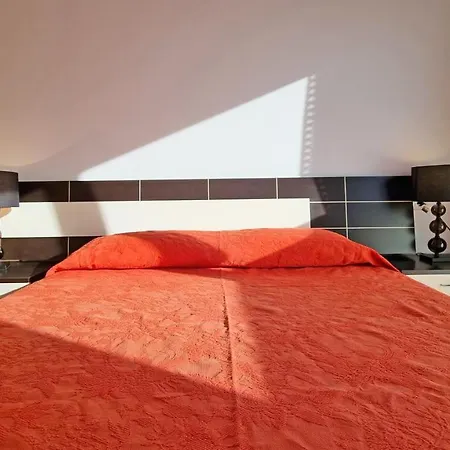 Skyline 14 Large And Sunny All-day Balcony With Stunning Sea Views *