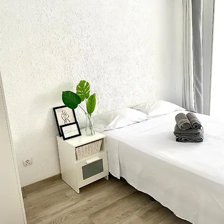 Apartamento Con Piscina Y Garaje, Playa A 10 Min