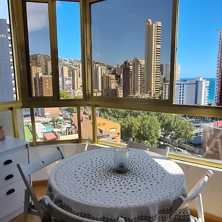 Gerona On The Strip With Pool & Parking