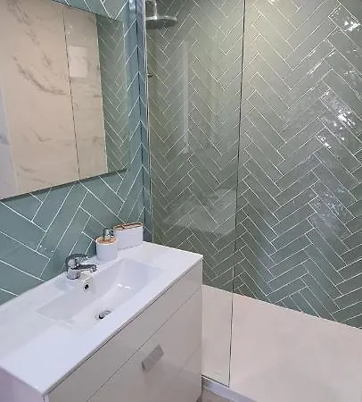 Apartment Gerona On The Strip With Pool & Parking *