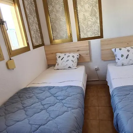 Gerona On The Strip With Pool & Parking