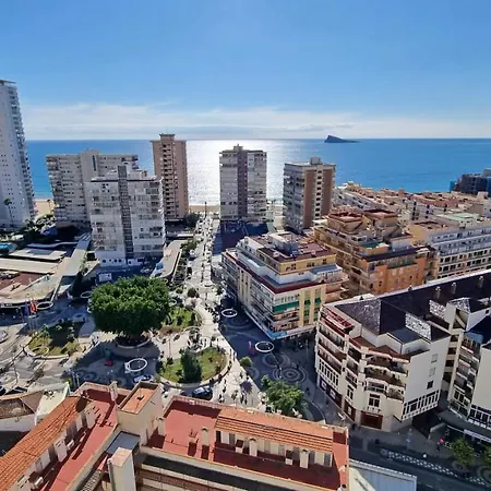En El Centro De Y Con Vistas Al Mar *
