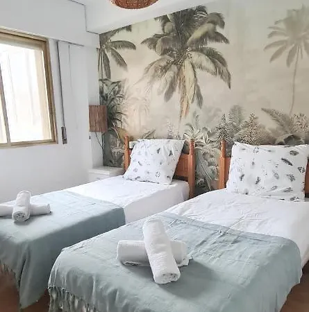 Apartment Gerona On The Strip With Pool & Parking
