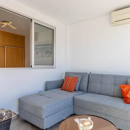 Alturas Apartment *
