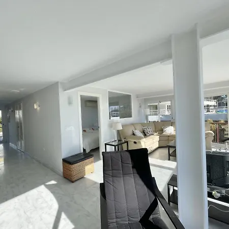 Iberia Seafront Apartamento *