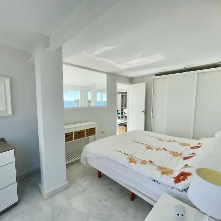Iberia Seafront Apartamento *