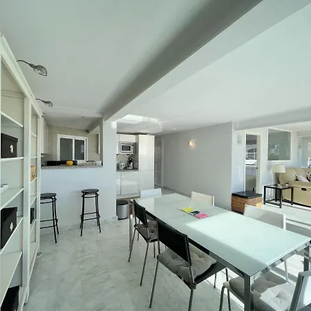 Iberia Seafront Apartamento *