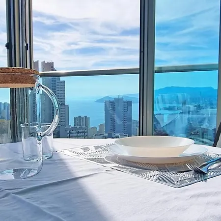 Skyline 14 Large And Sunny All-day Balcony With Stunning Sea Views *