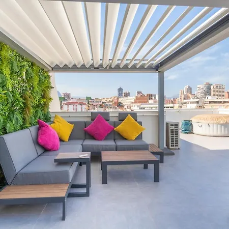 Apartment Old Penthouse With Fantastic Views & Parking *