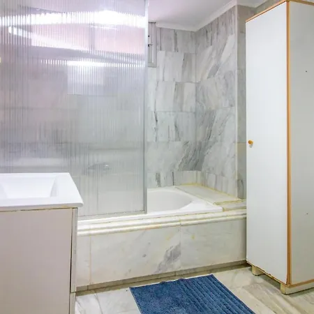 2 Bedroom Cozy In