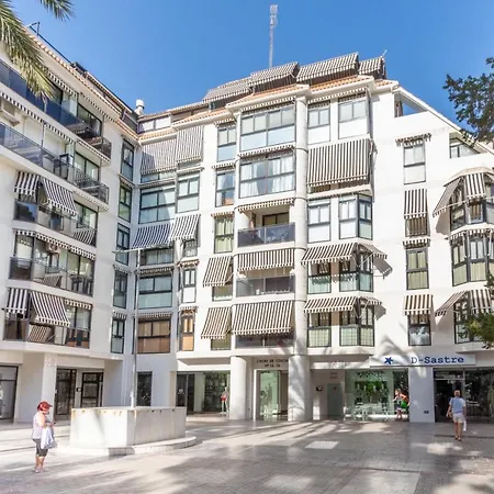 Old Penthouse With Fantastic Views & Parking