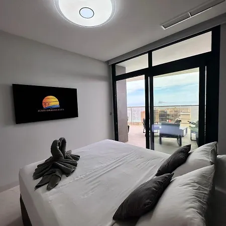 Sunset Cliffs 5 Star Complex With Heated Pool And Jacuzzi's Benidorm