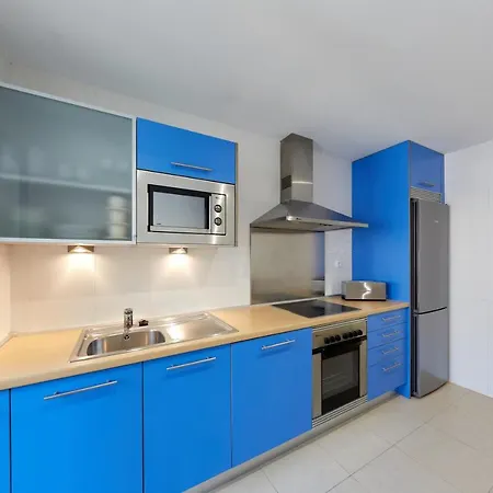 Luxurious Newly Renovated 2 Bedroom By The *