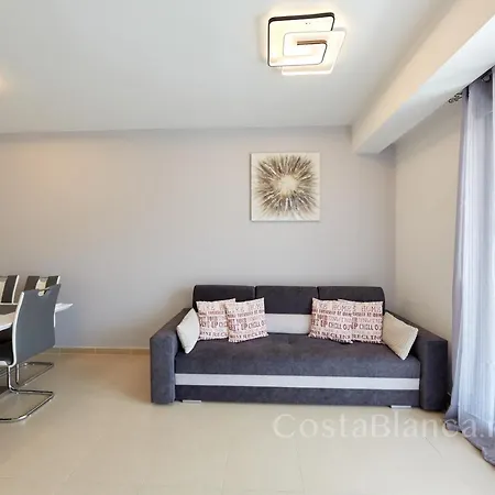 Executive 2 Bedroom Luxury By The Beach With King-size Bed Apartment