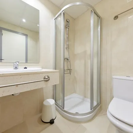 Appartement Luxurious Newly Renovated 2 Bedroom By The *