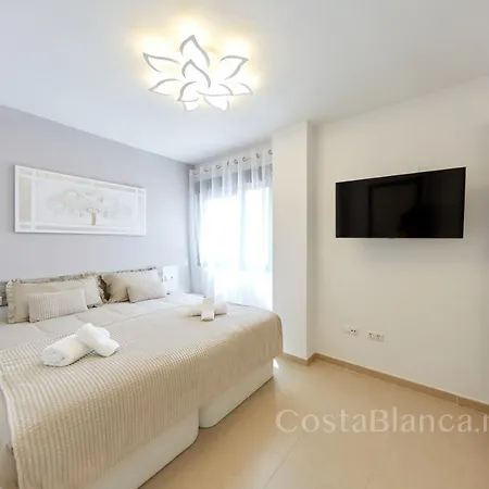 Executive 2 Bedroom Luxury By The Beach With King-size Bed * Benidorm