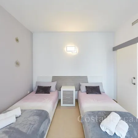 Executive 2 Bedroom Luxury By The Beach With King-size Bed *