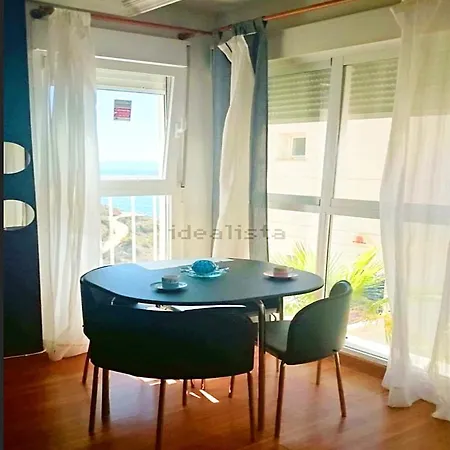 Stunning Two Level In Marina Apartment *