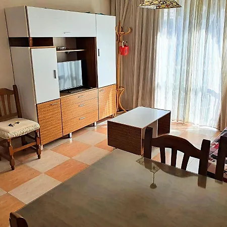 Un En Apartment *