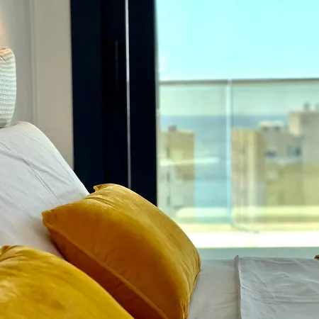 Apartment Luxury With Stunning Sea Views In Sunset Cliff