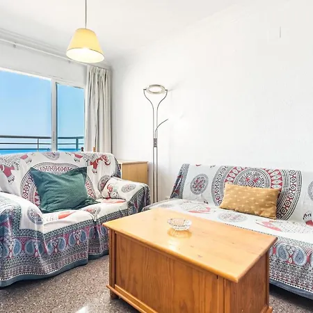 Pet Friendly In With Kitchen *