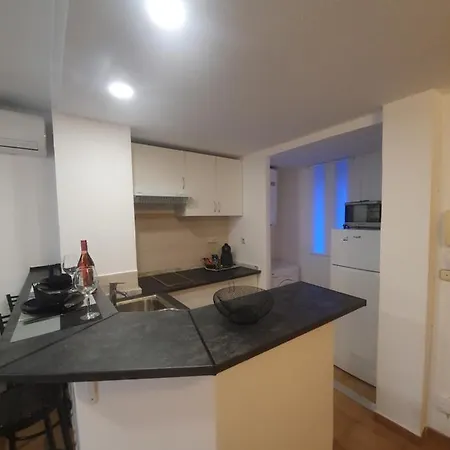 New One Bedroom In Apartment *