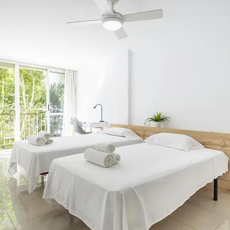 Ilice 3-c Levante Apartment *