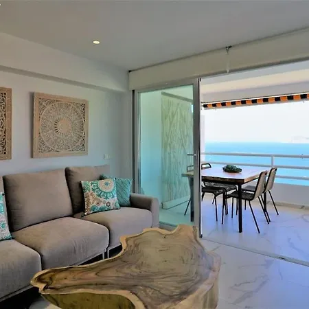 Luxurious 2-bedroom With Stunning Views, 1st Line On Levante Beach, Apartamento