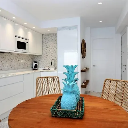 Luxurious 2-bedroom With Stunning Views, 1st Line On Levante Beach, Apartamento