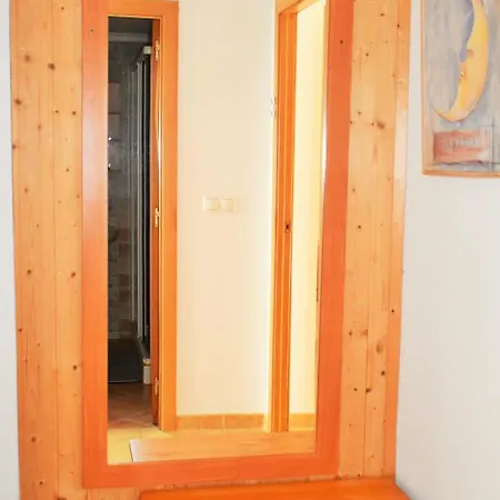 Cozy Tourist Bungalow Apartment *