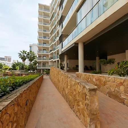 Beachside Luxe 1br: New & Chic