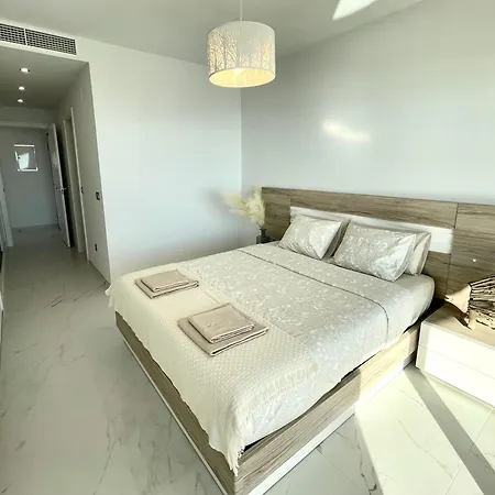Luxury Sunset Cliffs Apartment