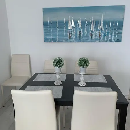 Apartment Skyline Oasis *