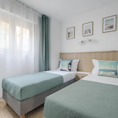 Europa Club Apartment, La Cala De Finestrat, Benidorm, Next To The Beach, Ground Floor, Air Cond Apartment *
