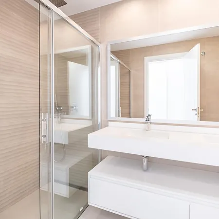 Sunset Drive 4-8 Poniente Beach Apartment *