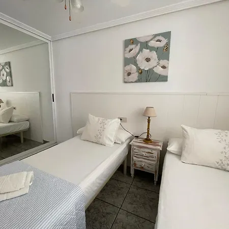A Un Minuto De La Playa De Levante Apartment