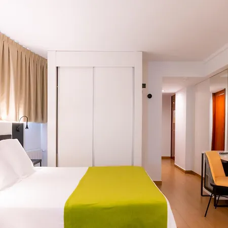 Climia Plaza Hotel 4*