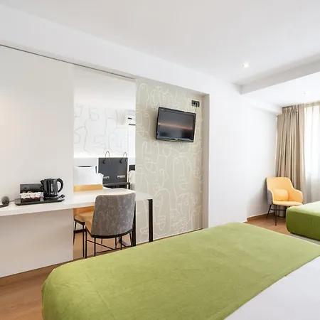Climia Plaza Hotel 4*