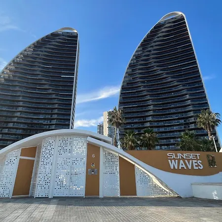 Sunset Waves Poniente