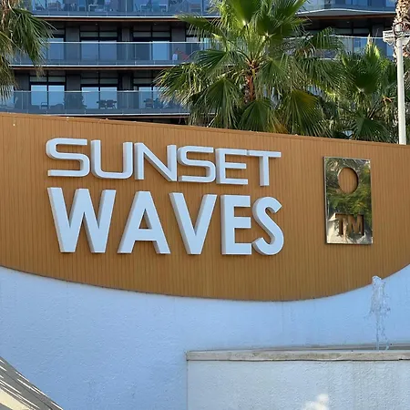 Sunset Waves Poniente Apartamento